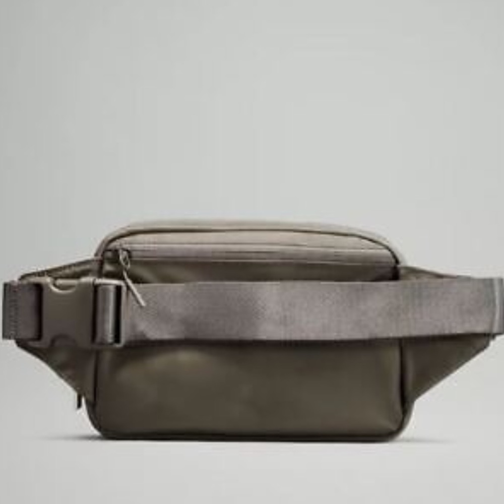 NWT LULULEMON EVERYWHERE BELT BAG - Picture 12 of 15